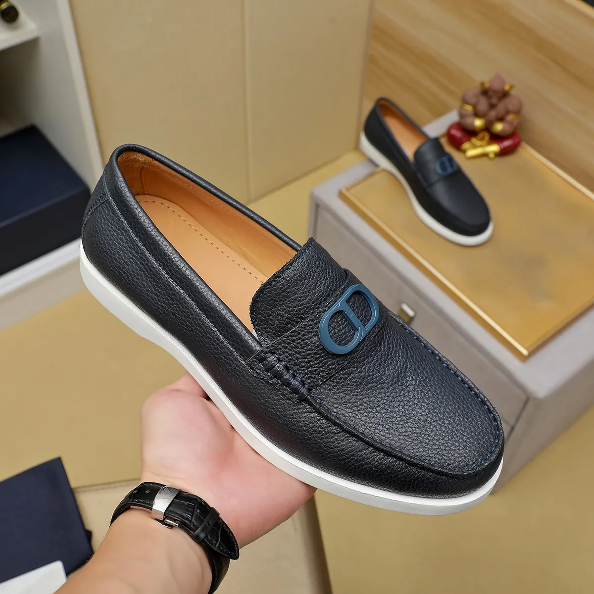 Men's clothing and shoes 💰460 💰🔥[Dior] High-end top-notch 🔝 purchasing agent 🔍🔍The latest 🇺🇸 counters are on sale simultaneously, original Italian brand · brand totem cloth sewn with brand cloth label · paired with calfskin · (high-end, nobility and class) exquisite workmanship (cow Leather lining) Sole: Original two-color sole ⚠️outsole specially provided by the original factory. Comfortable, wear-resistant, non-slip, real-life photoshoot🎬The real thing is more beautiful🔍Color: Color optional💕💕Number of yards: 39-44 (customized at 38.45.46)...